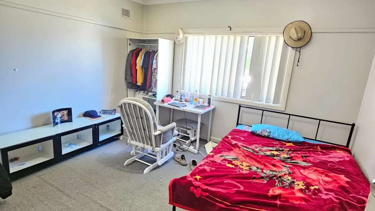 Furnished room in a share house