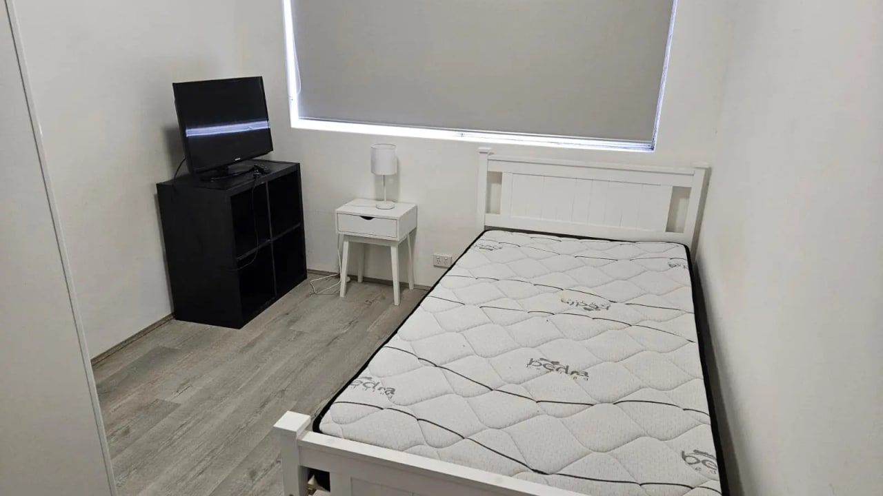 Furnished room in a flatshare