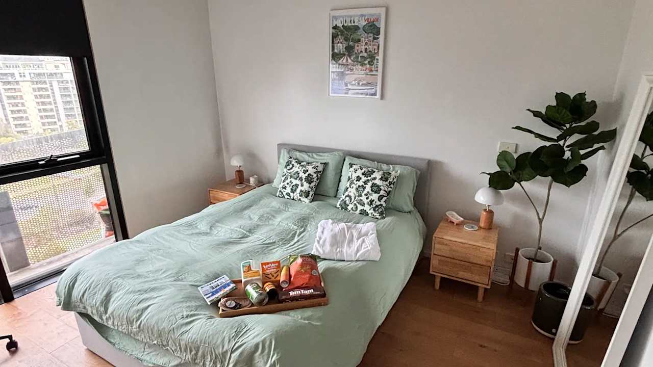 Furnished room with ensuite in a flatshare