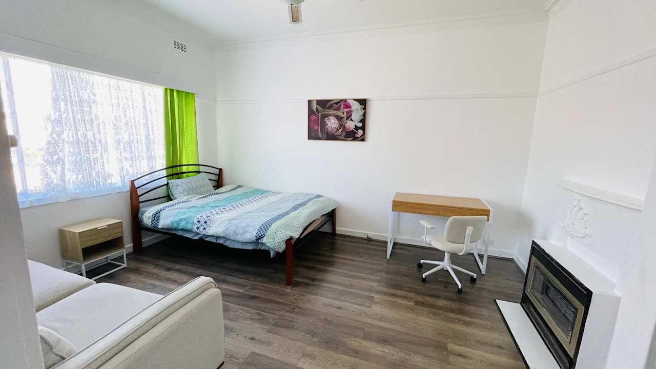 Room in a share house