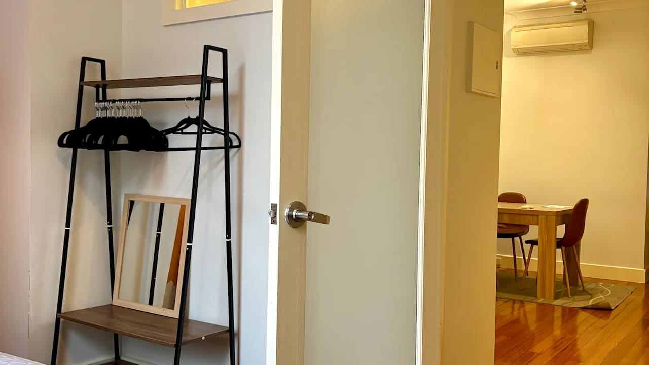 Furnished room in a flatshare