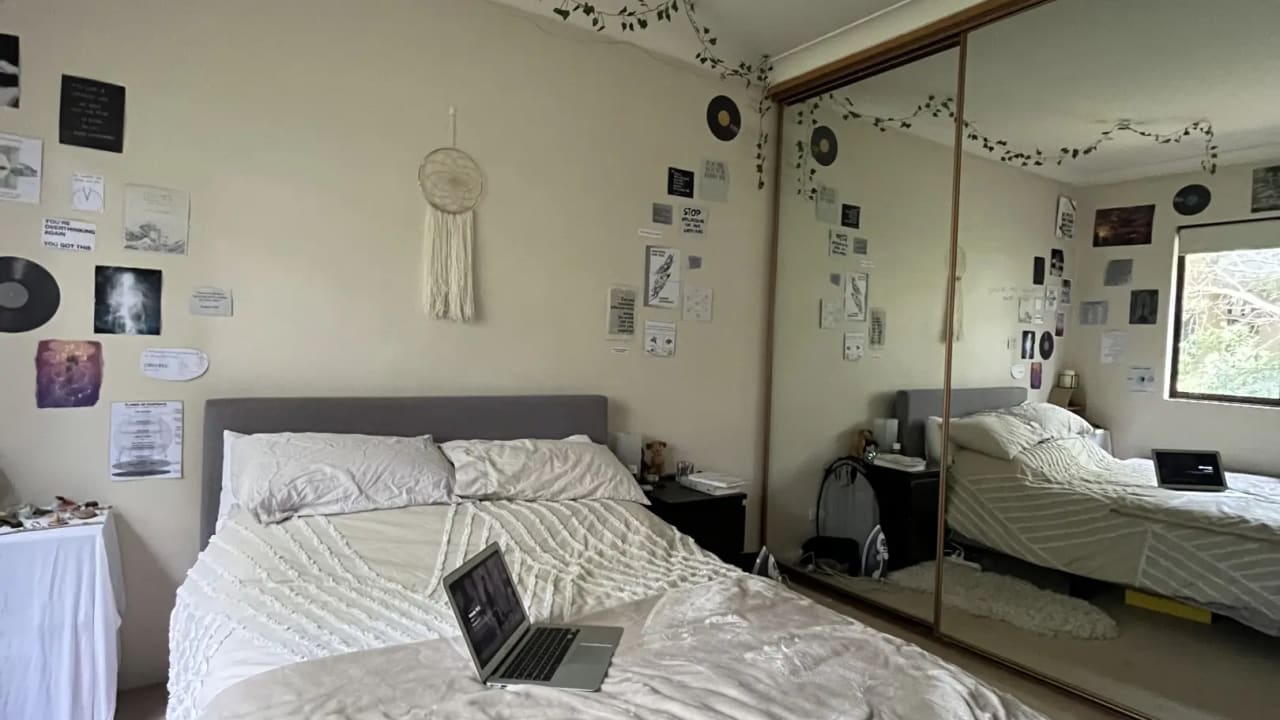 Furnished room in a flatshare