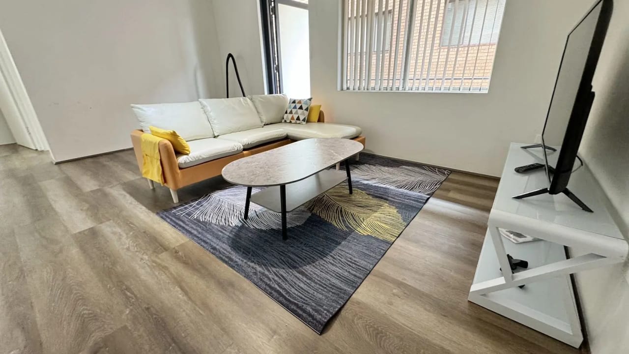 Furnished room in a flatshare