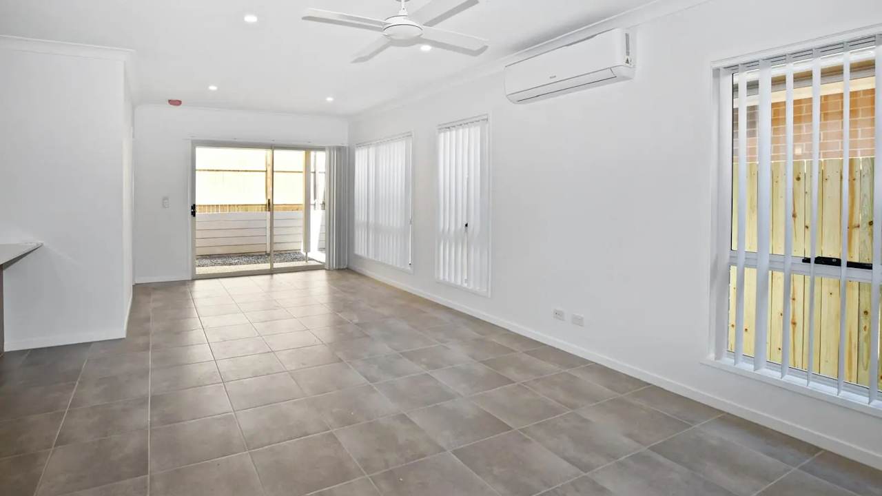 Whole property with 3 rooms for rent