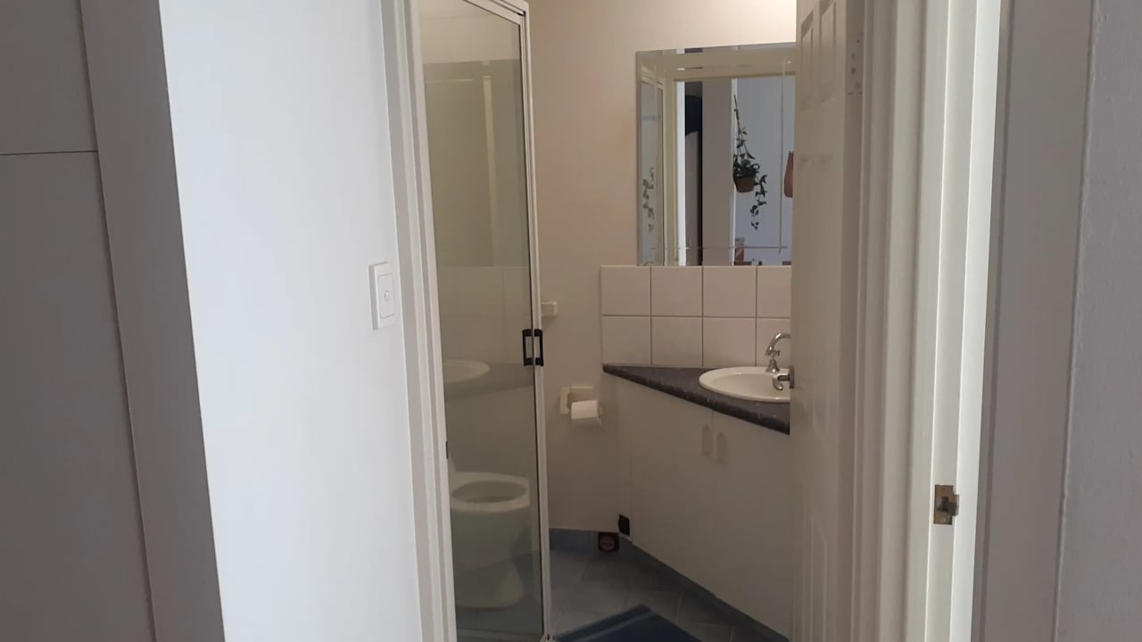 Furnished room with ensuite in a flatshare