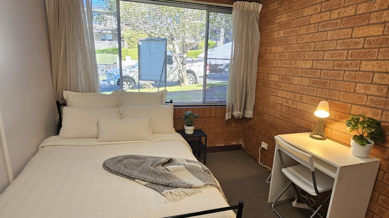 Furnished room in a flatshare