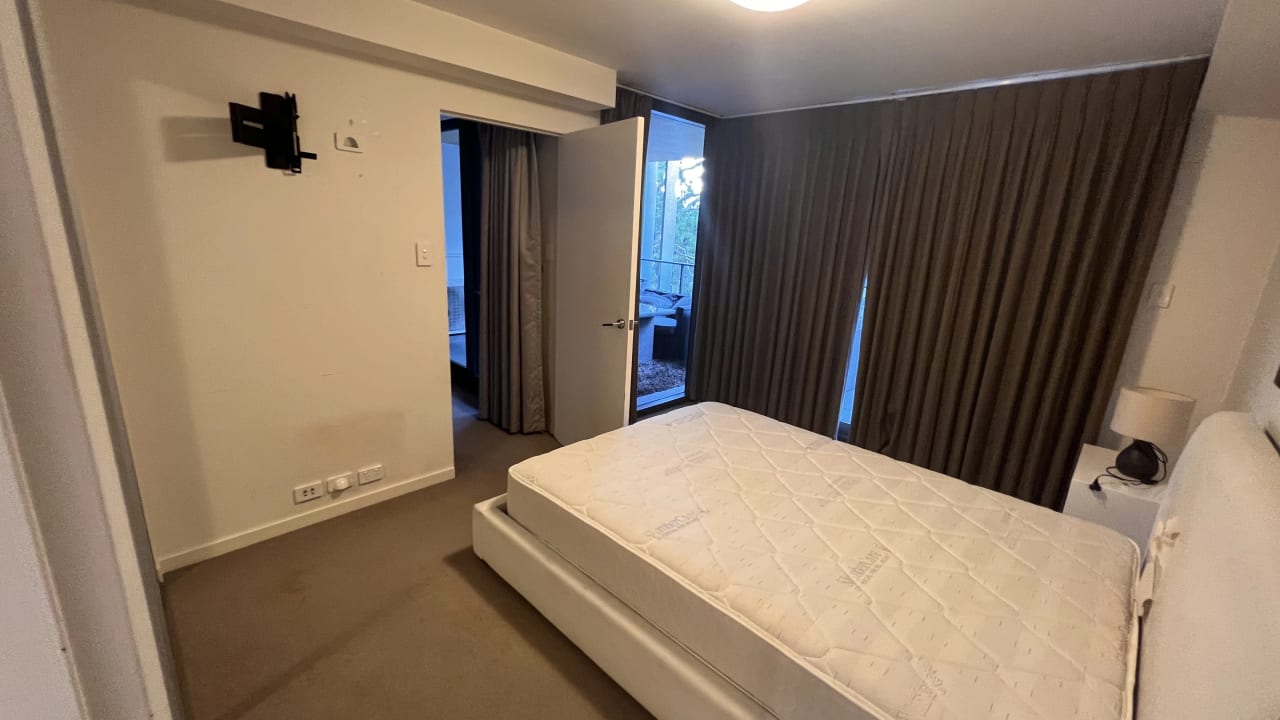 Furnished room with ensuite in a flatshare