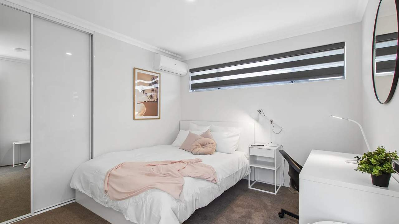 Furnished room in a share house