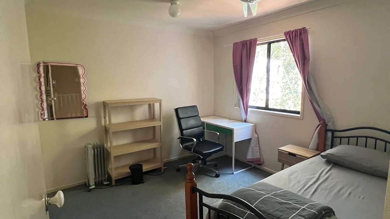 Furnished room in a share house
