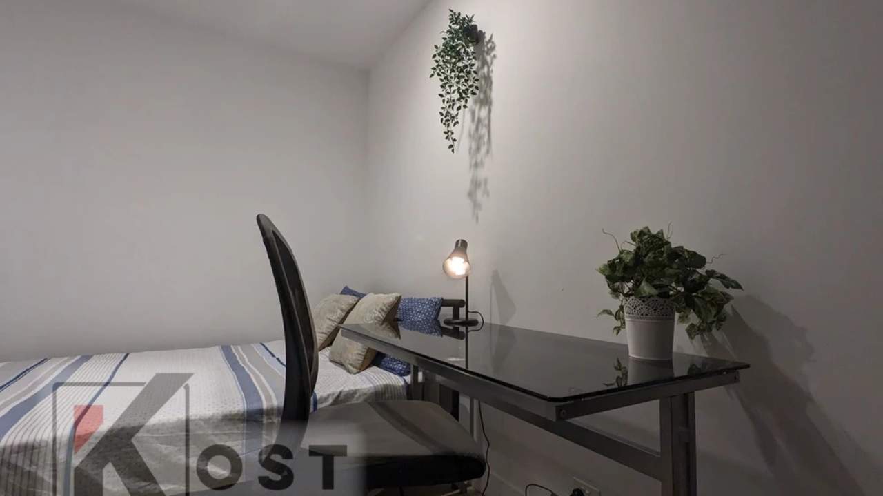 Furnished room in a flatshare