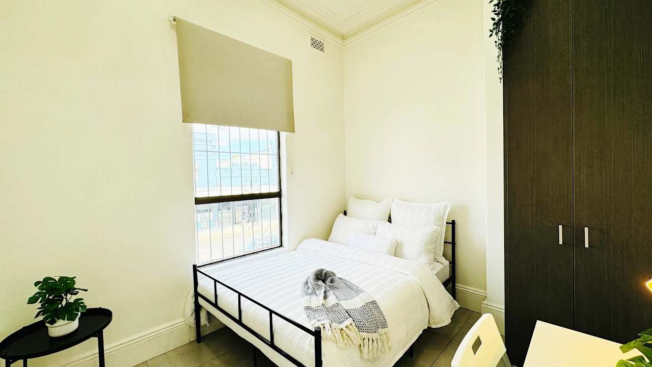 Furnished room in a flatshare
