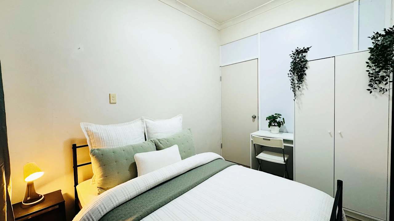 Furnished room in a flatshare
