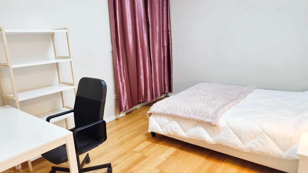 Furnished room with ensuite in a flatshare