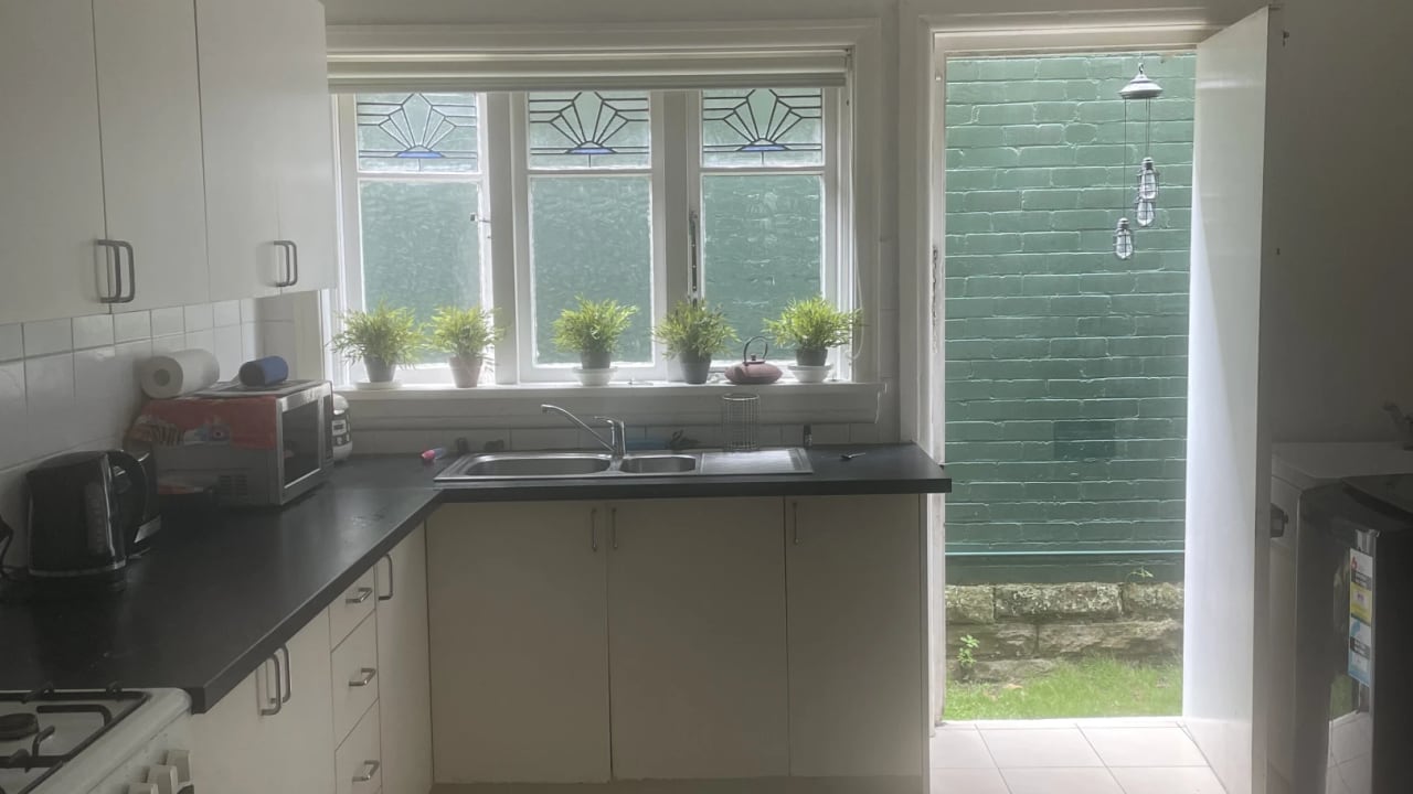 Furnished room in a flatshare