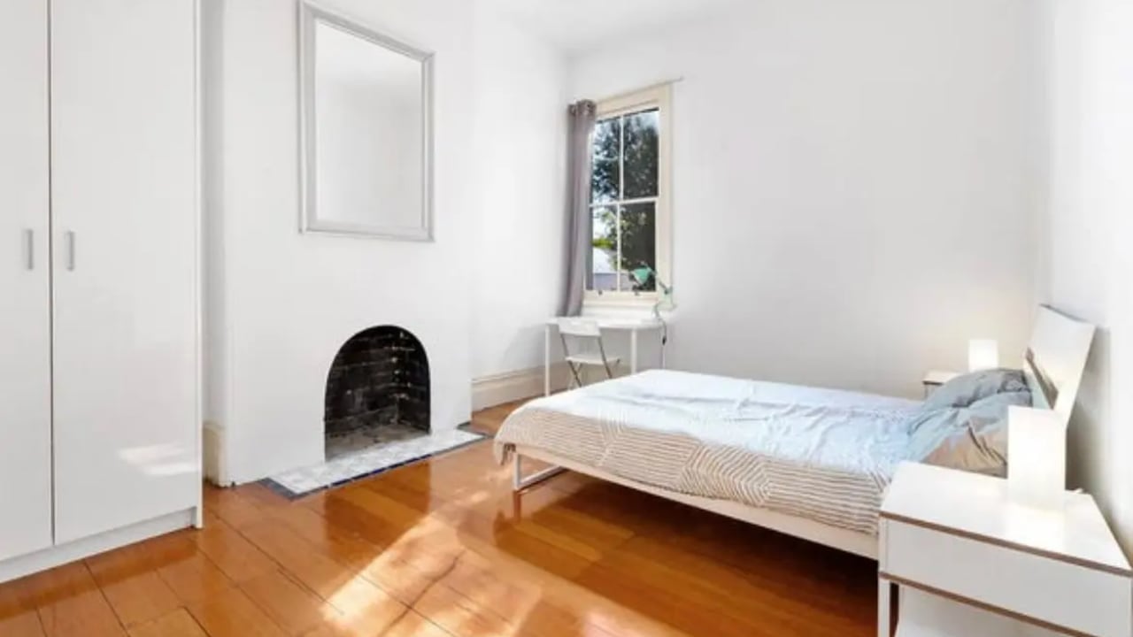 Room in a share house