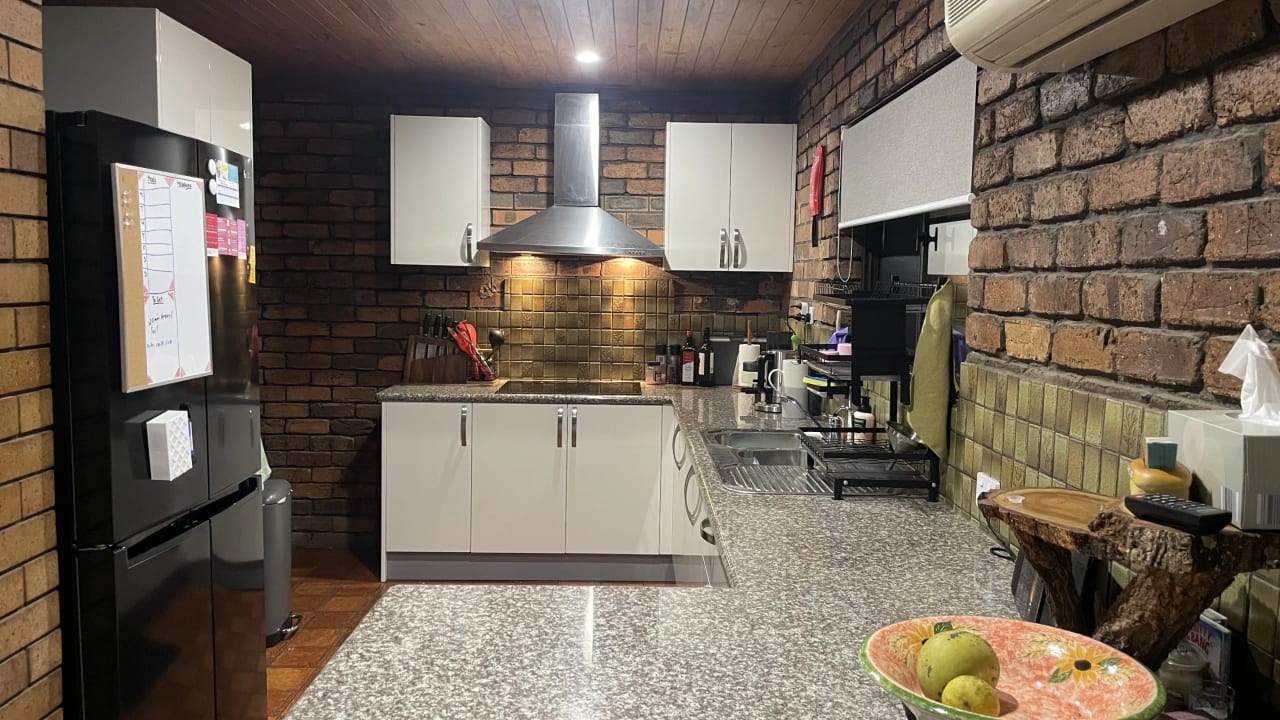 Room in a share house