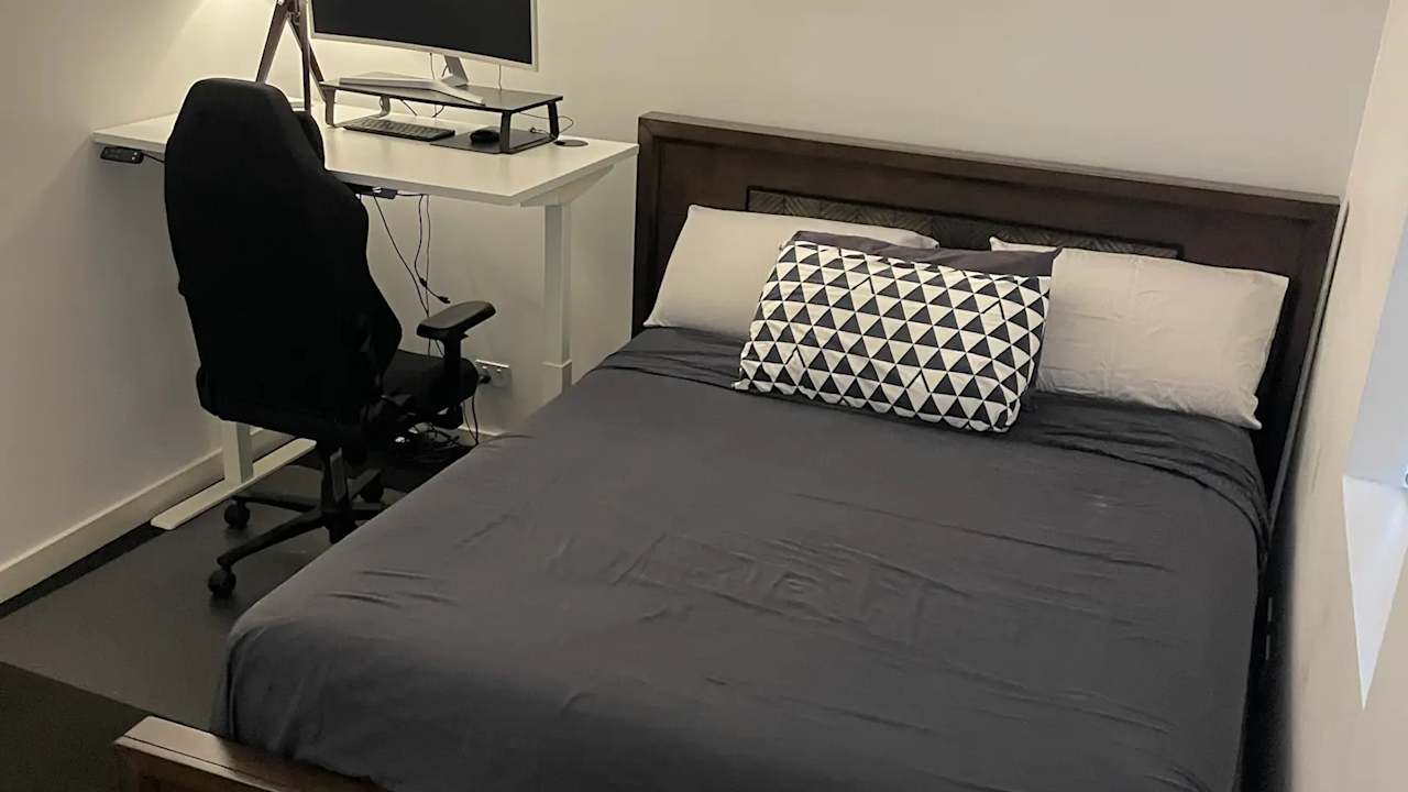 Furnished room with ensuite in a flatshare