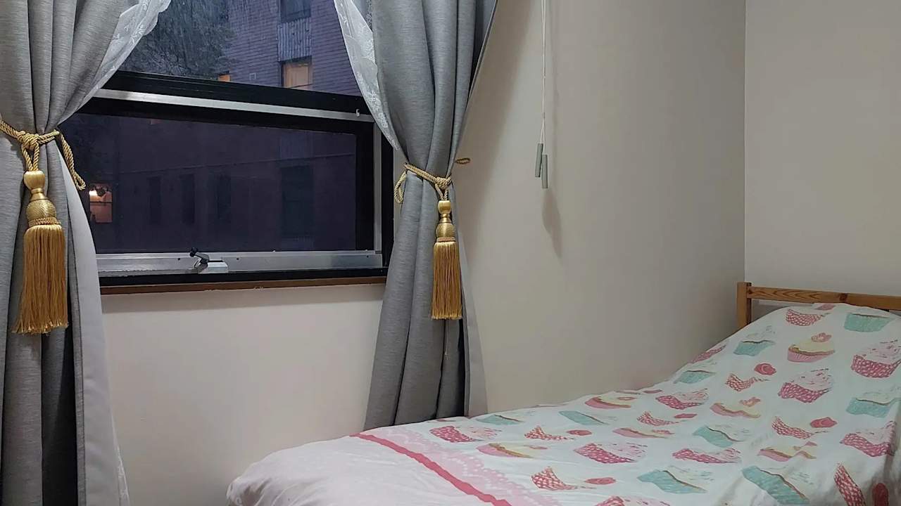 Furnished room in a flatshare