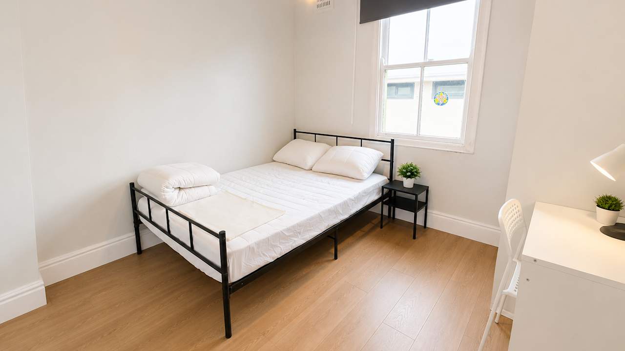 Room in a share house
