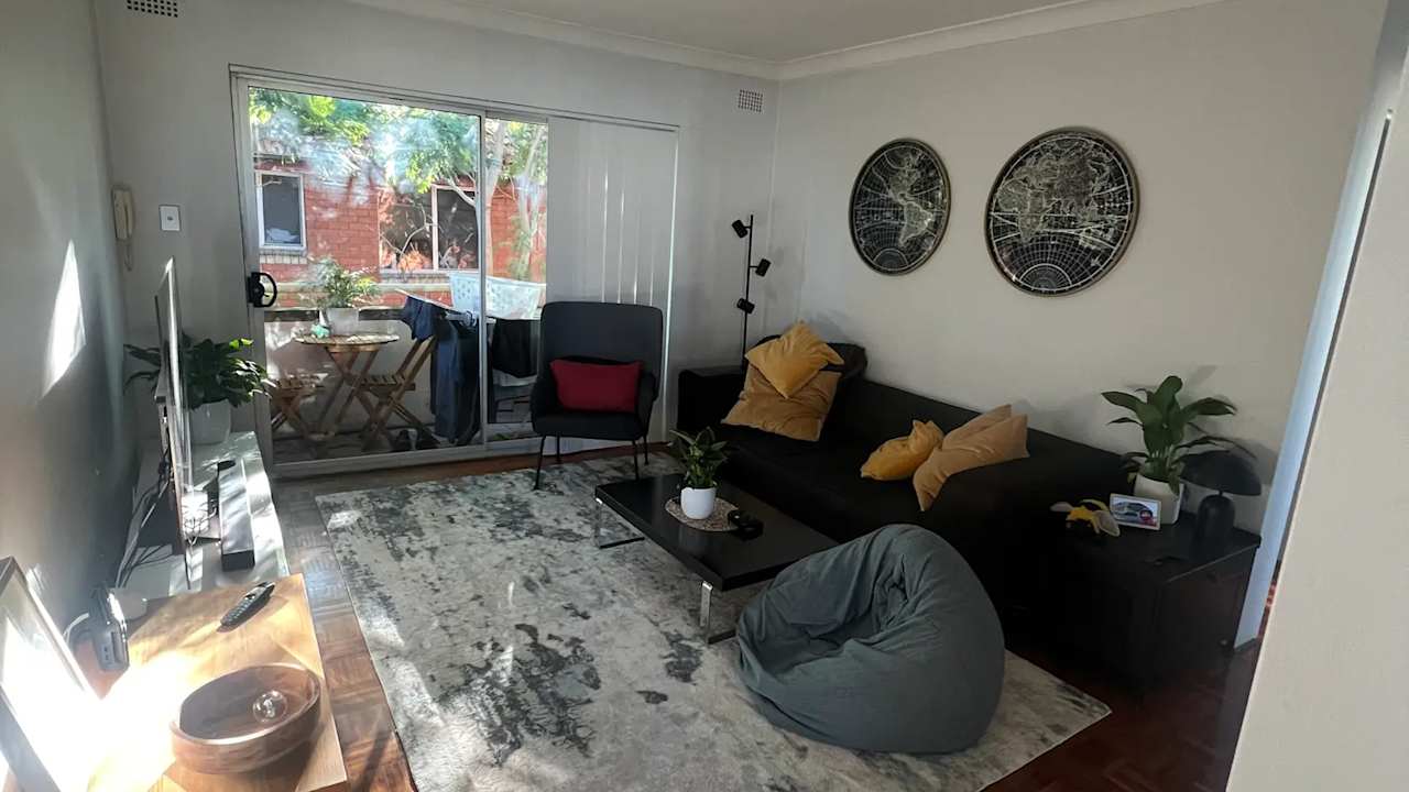Unfurnished room in a flatshare
