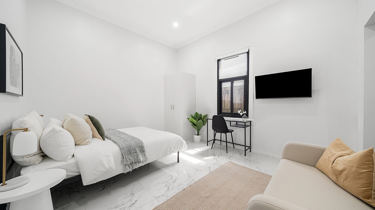 Room studio flat for rent