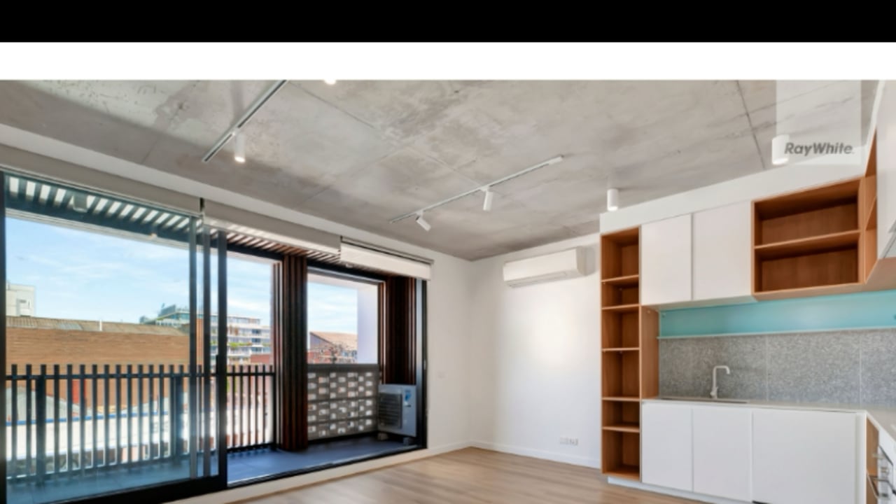 Unfurnished room with ensuite in a flatshare