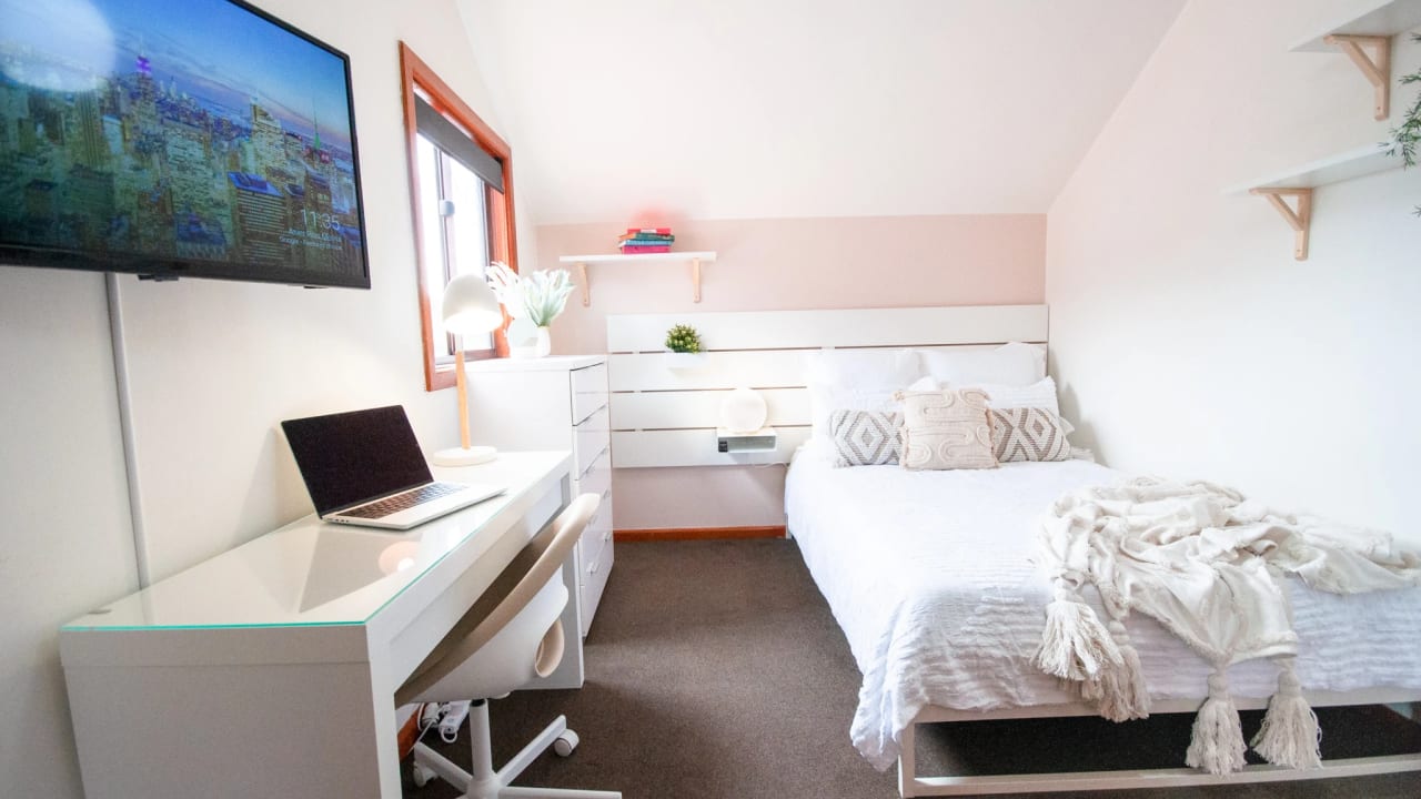 Furnished room in a share house
