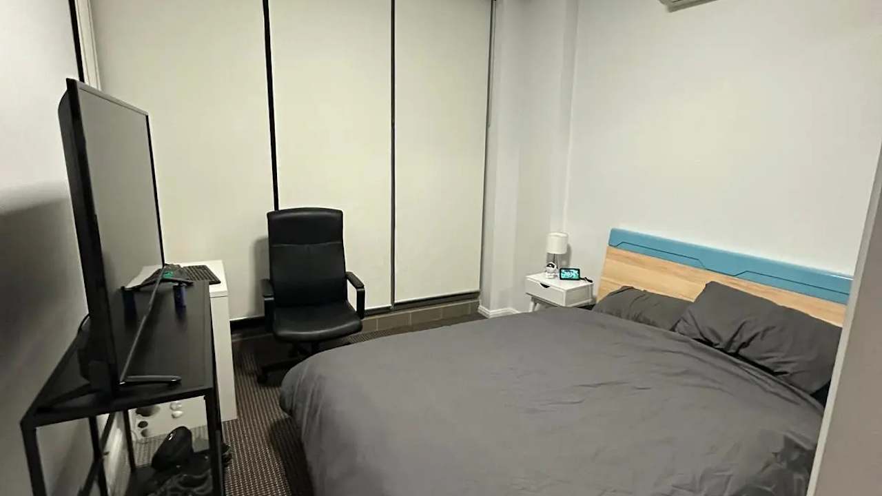 Furnished room in a flatshare