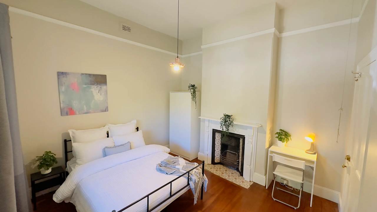 Furnished room in a flatshare