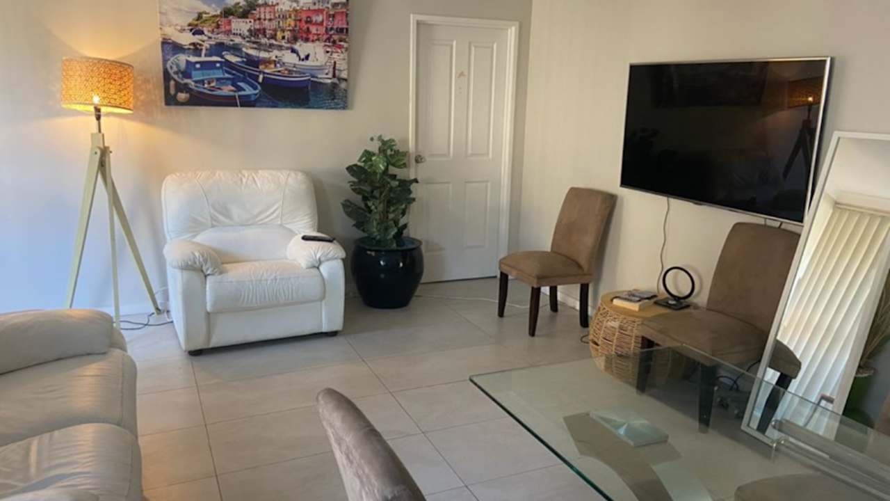 Furnished room in a flatshare