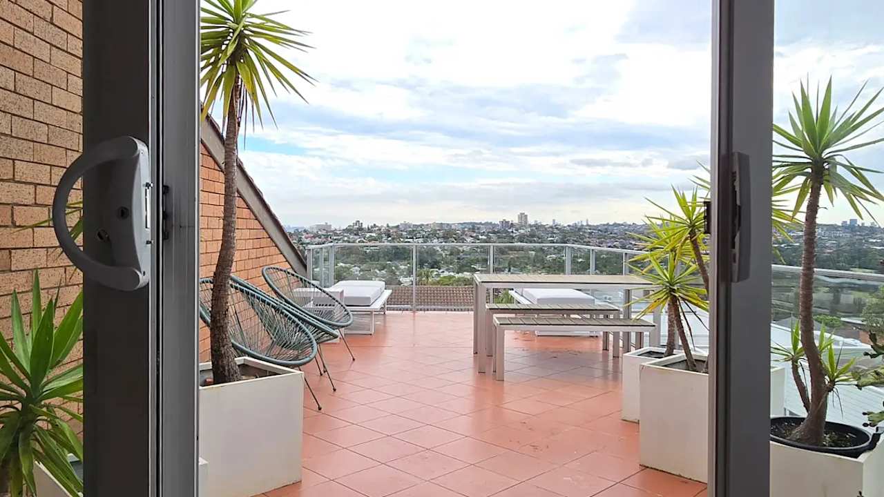 Furnished room in a flatshare