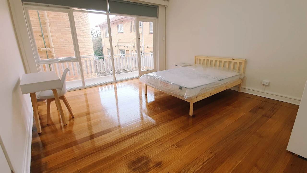 Furnished room in a flatshare