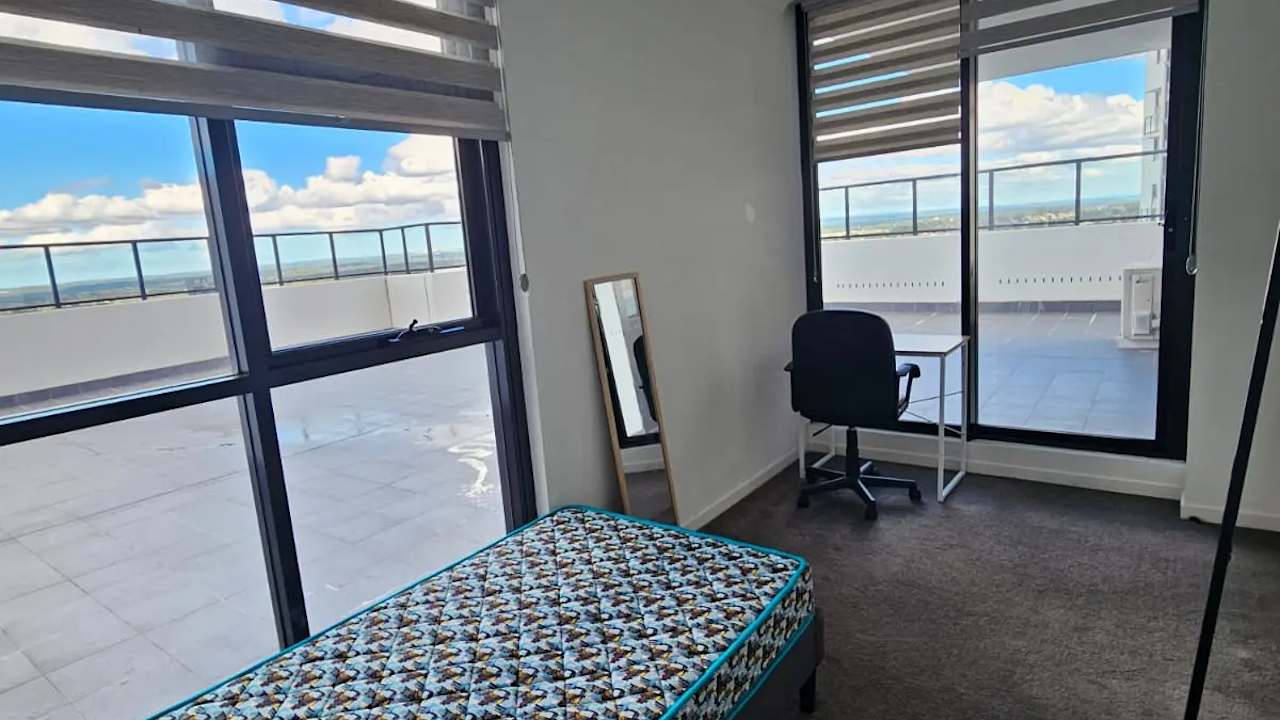 Furnished room in a flatshare