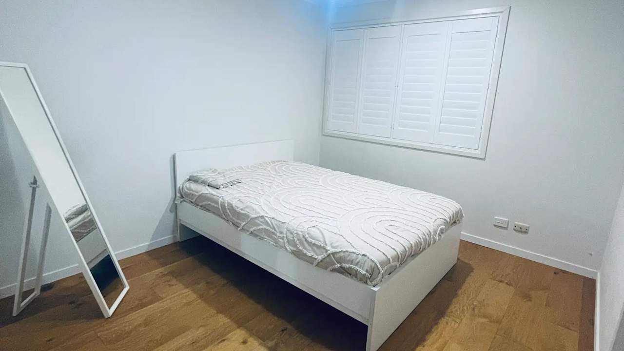 Room in a share house