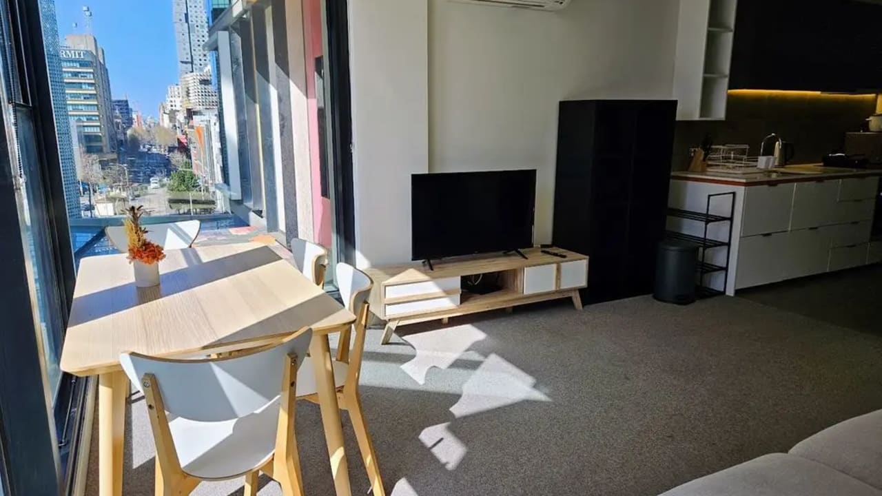 Furnished room in a flatshare