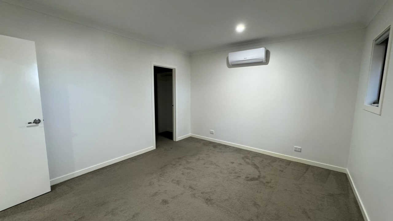 Unfurnished room with own bathroom