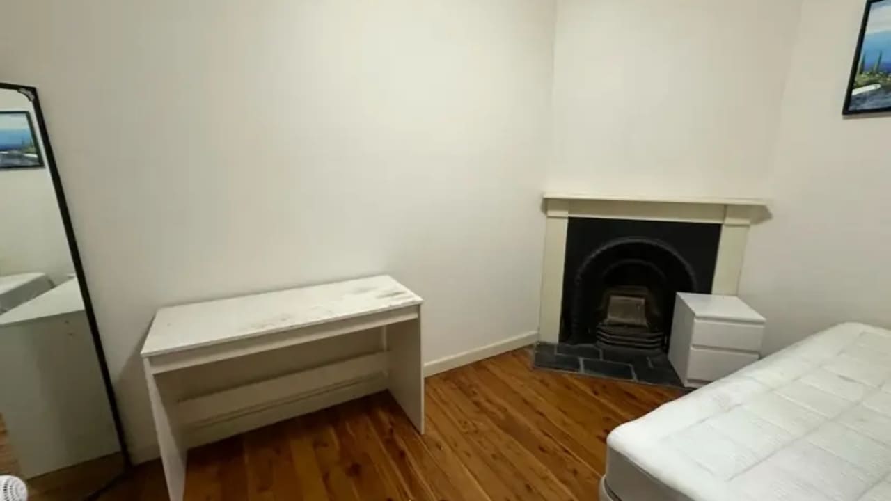 Furnished room in a share house