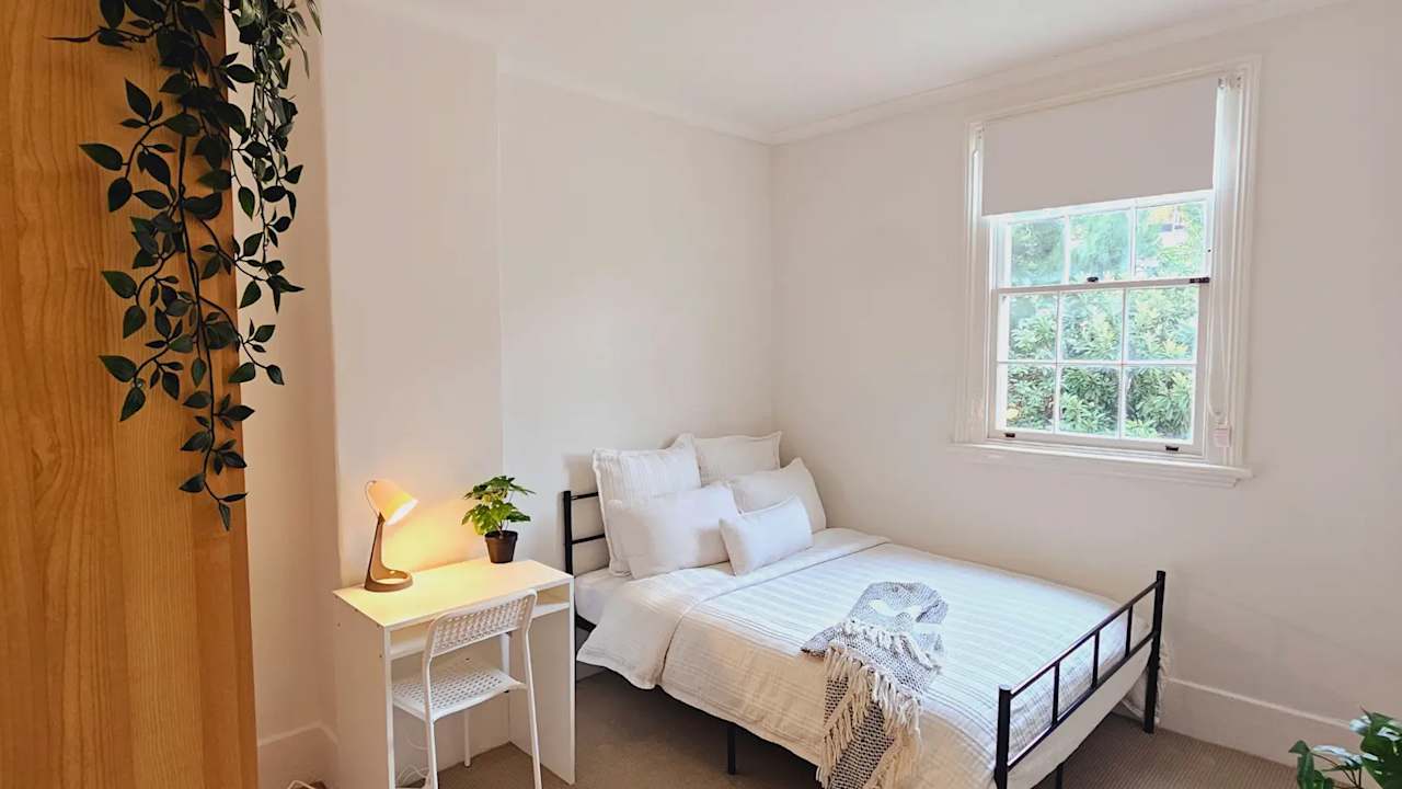 Furnished room in a share house