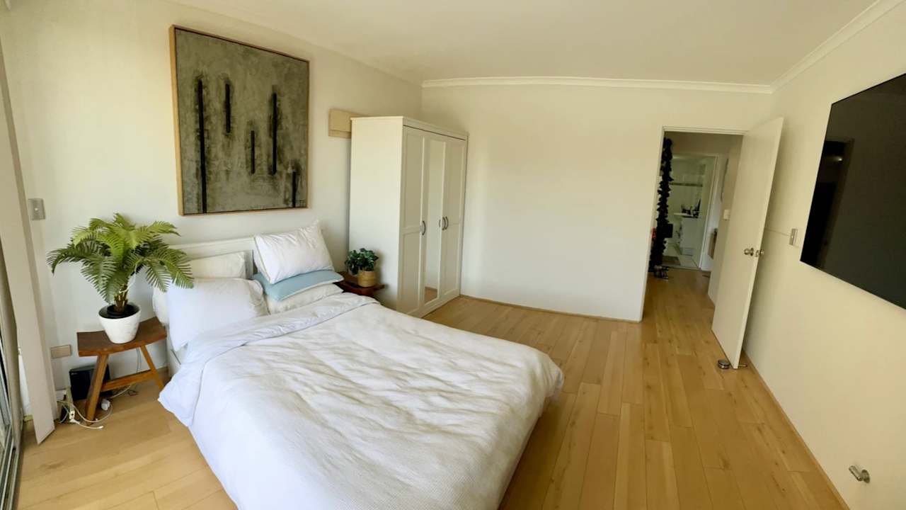 Whole property with 1 room for rent