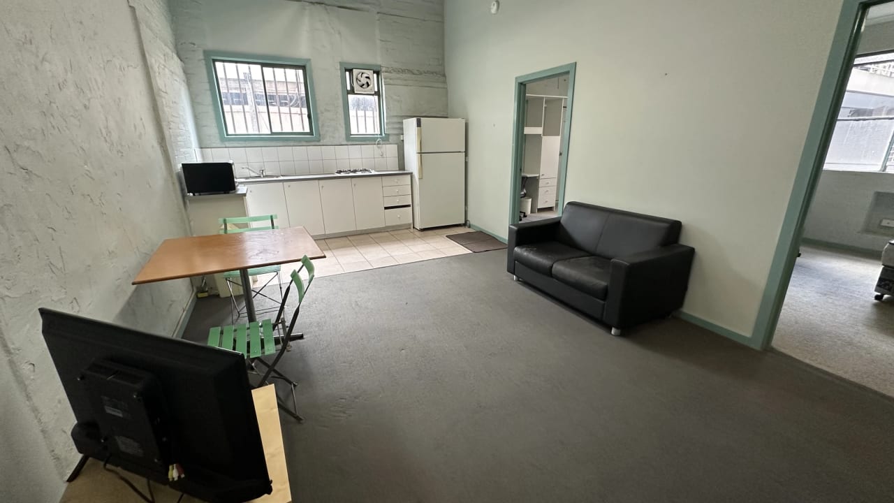 Furnished room in a flatshare