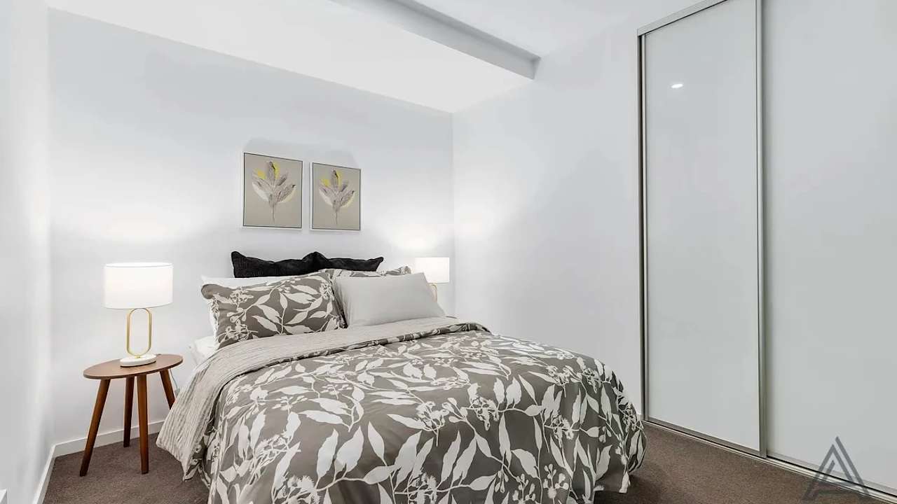 Unfurnished room with own bathroom