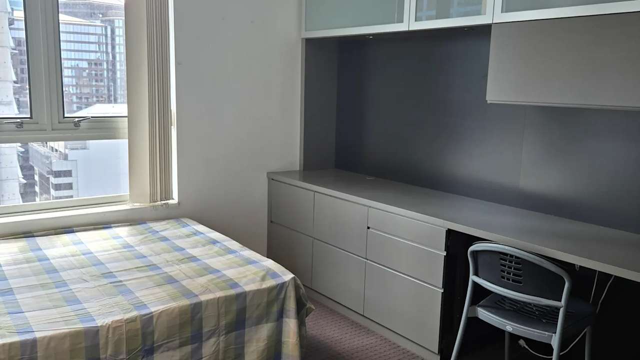 Furnished room in a flatshare