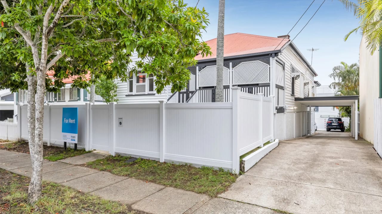 Whole property with 3 rooms for rent