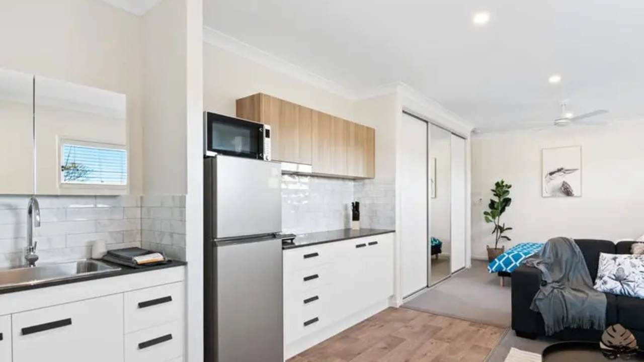 Furnished room studio flat for rent