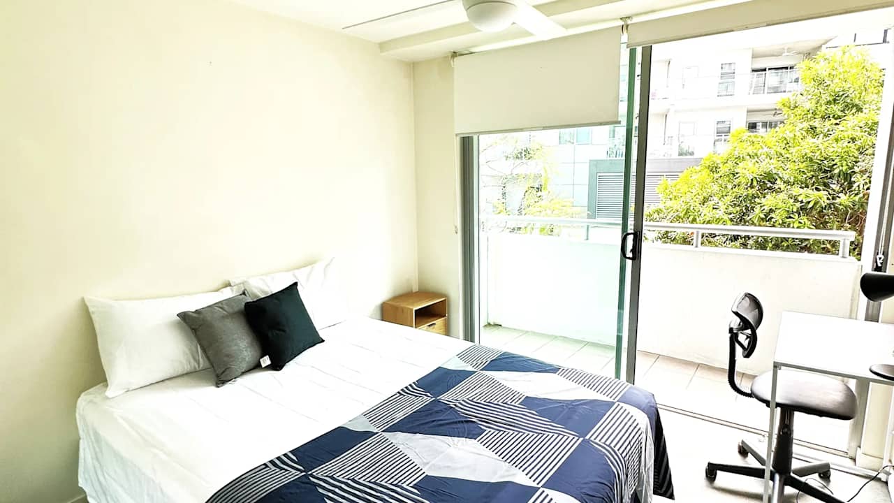 Furnished room in a flatshare