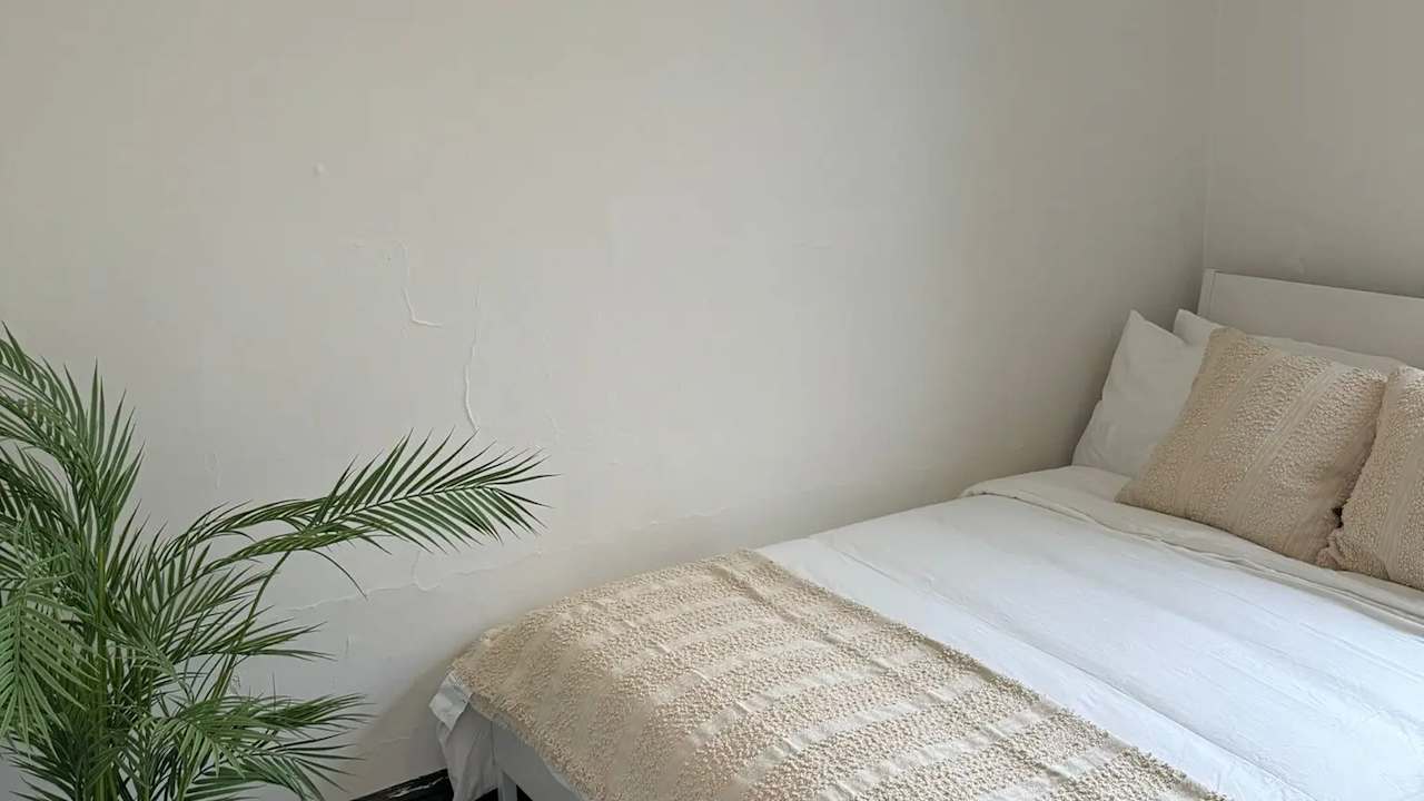 Furnished room in a flatshare