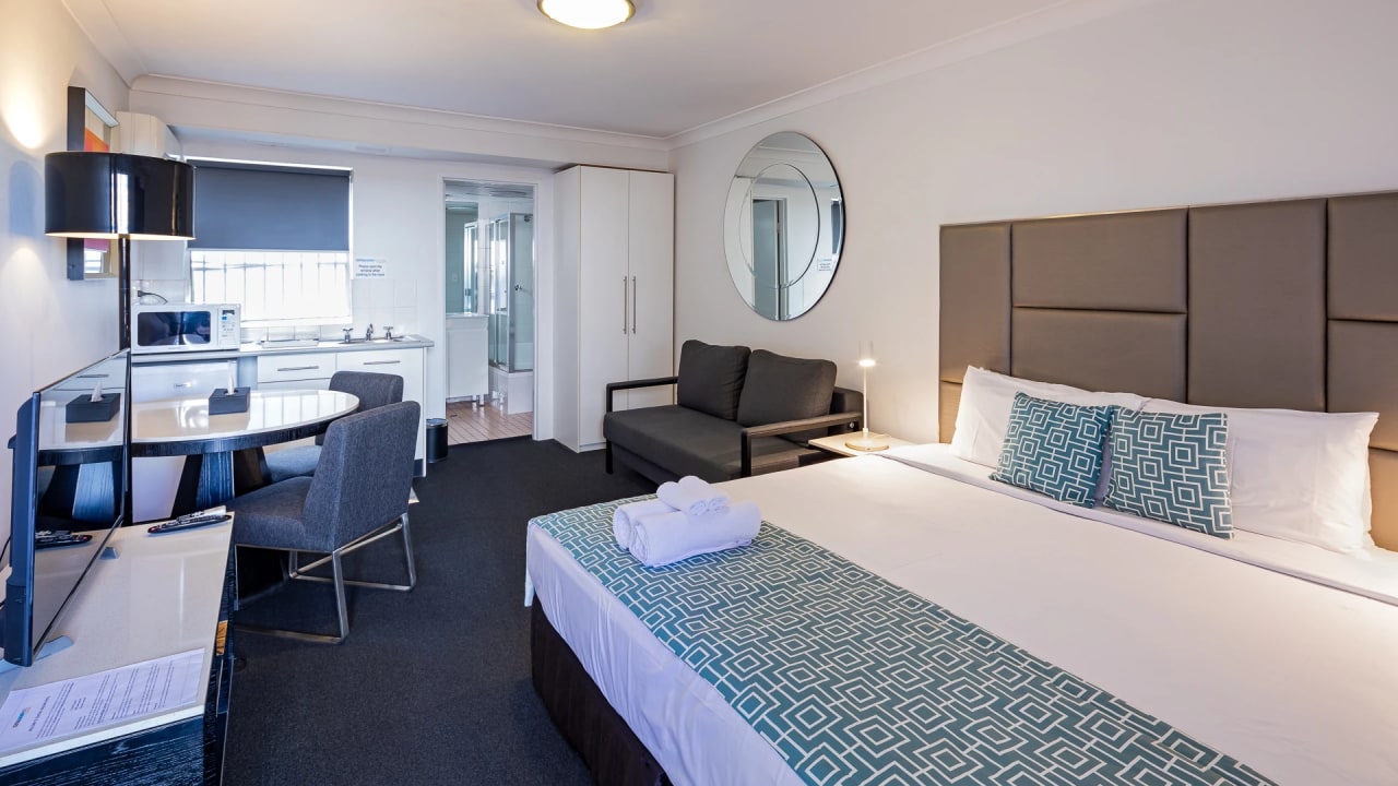 Furnished room with ensuite in a flatshare