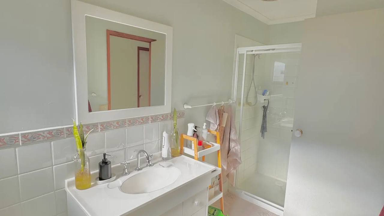 Unfurnished room in a flatshare