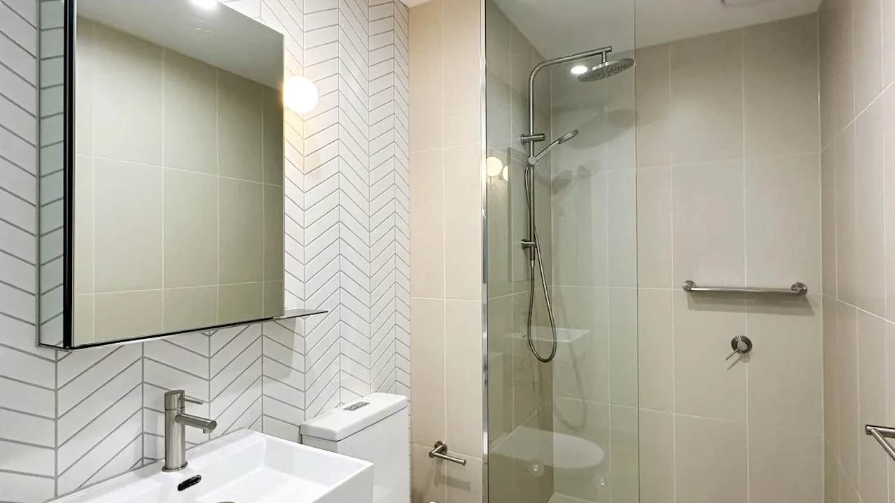 Furnished room with own bathroom
