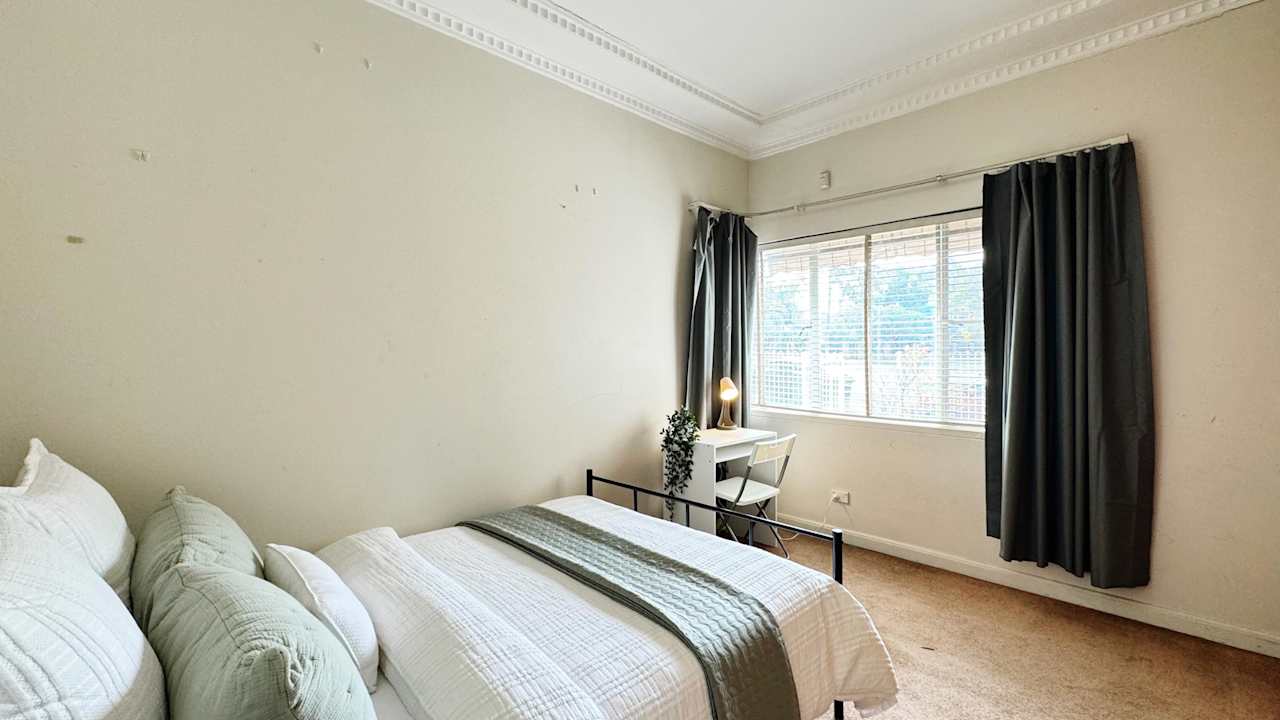 Furnished room in a flatshare